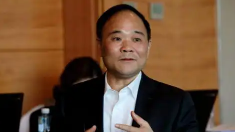 李书福辞任吉利汽车董事会主席热搜配图